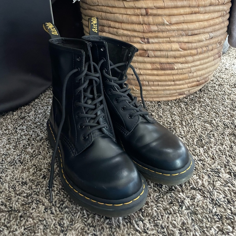 Dr. Martens 1460 Black smooth leather lace up bootss
